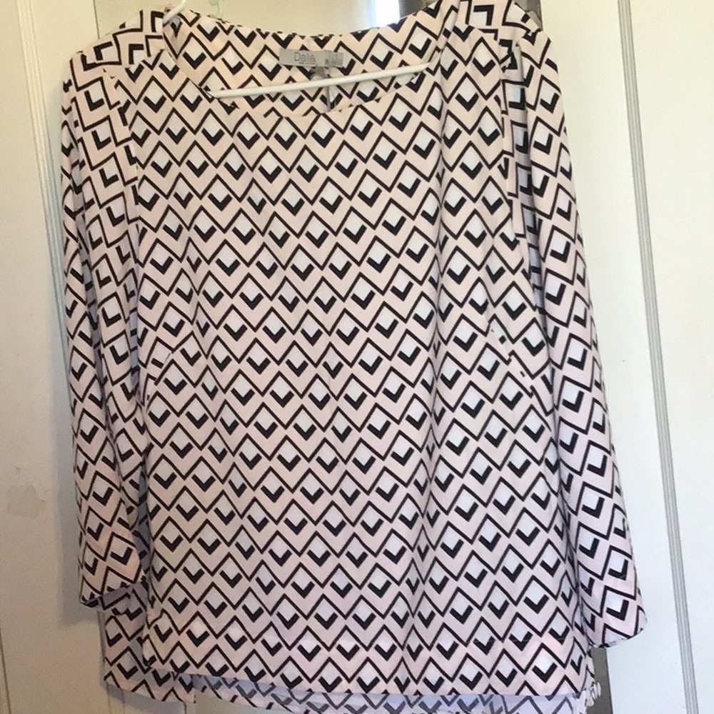 Delia Tops - Picture 2 of 5